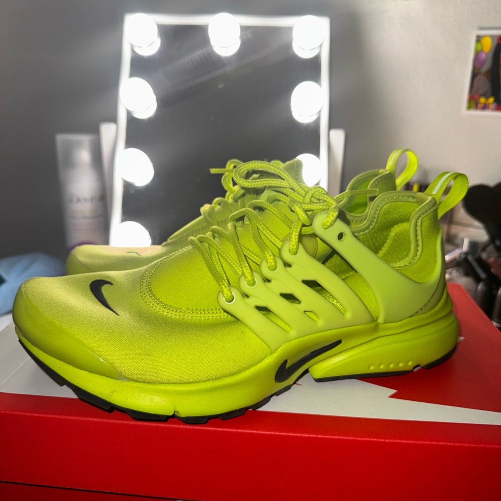 Nike Air Presto
Tenis Ball (Women's) Size 7 US Size 4.5 UK